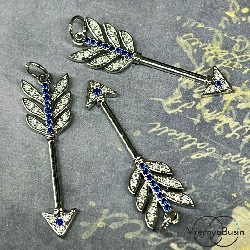 Подвеска из латуни с родиевым покрытием и фианитами, стрела 10х32 мм  (1 шт.)