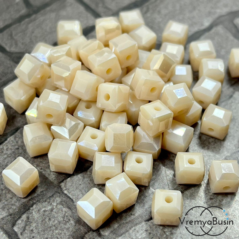 Бусины кубики из граненого стекла, 6 мм цв.   кремовый матовый (упак. 10 шт.)