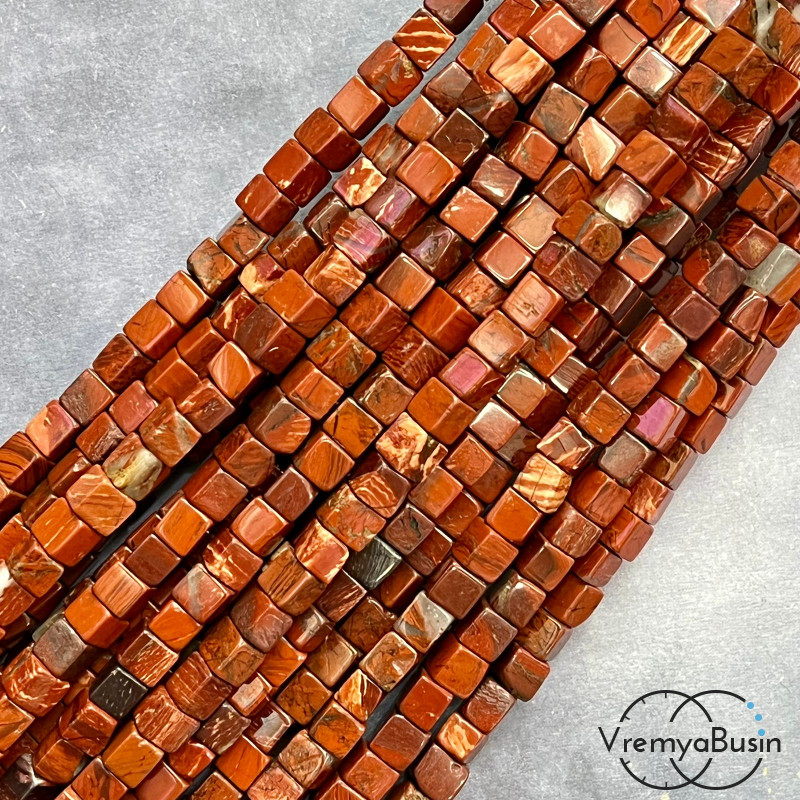 Яшма красная, кубик гладкий 4х4 мм (нить, ок. 85 шт.)