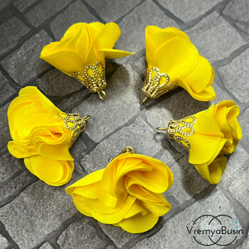 Кисточка из ткани "Цветок" в золотой шапочке, длина 25 мм. (1 шт.)