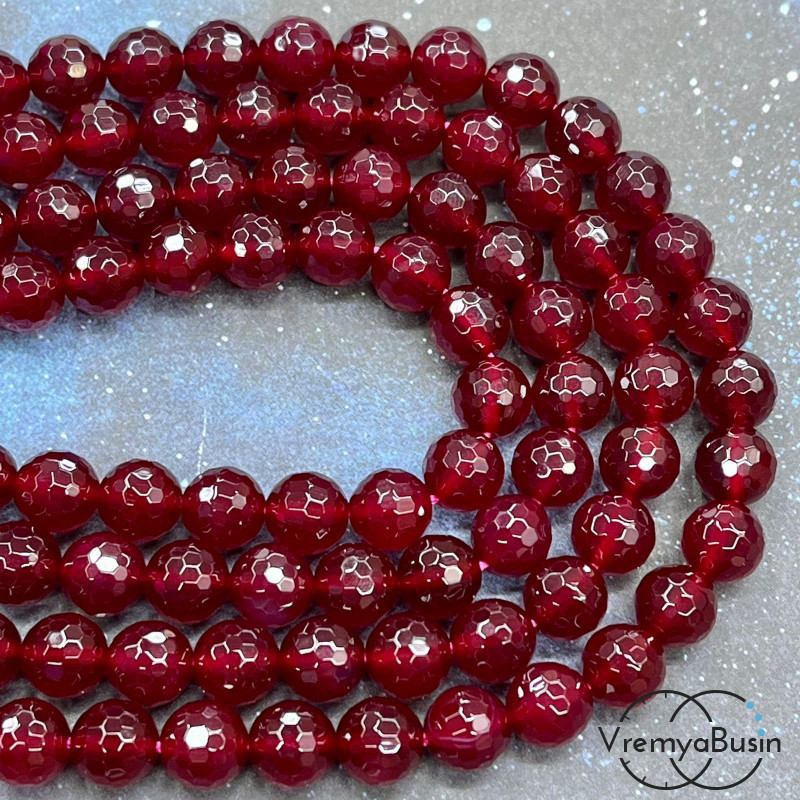 Халцедон с ювелирной огранкой, шарик 8 мм, цв. красный (1/2 нити, 24 шт.)