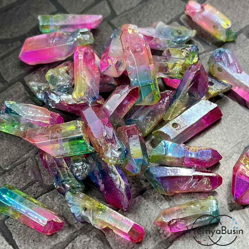 Кварц мелкие кристаллы, ср.размер 8х24 мм,  цв. радужный (1 шт.)