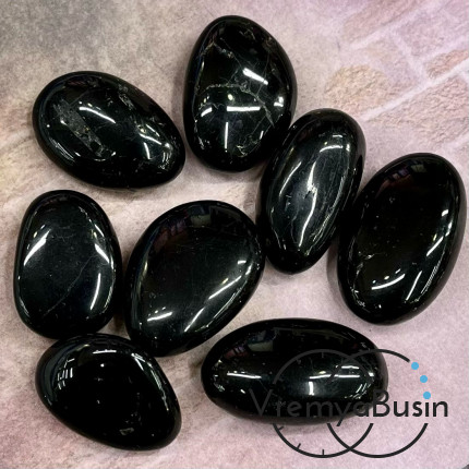 Турмалин черный, галтовка из натур. камня  весом ок. 15 гр.    (1 шт.)