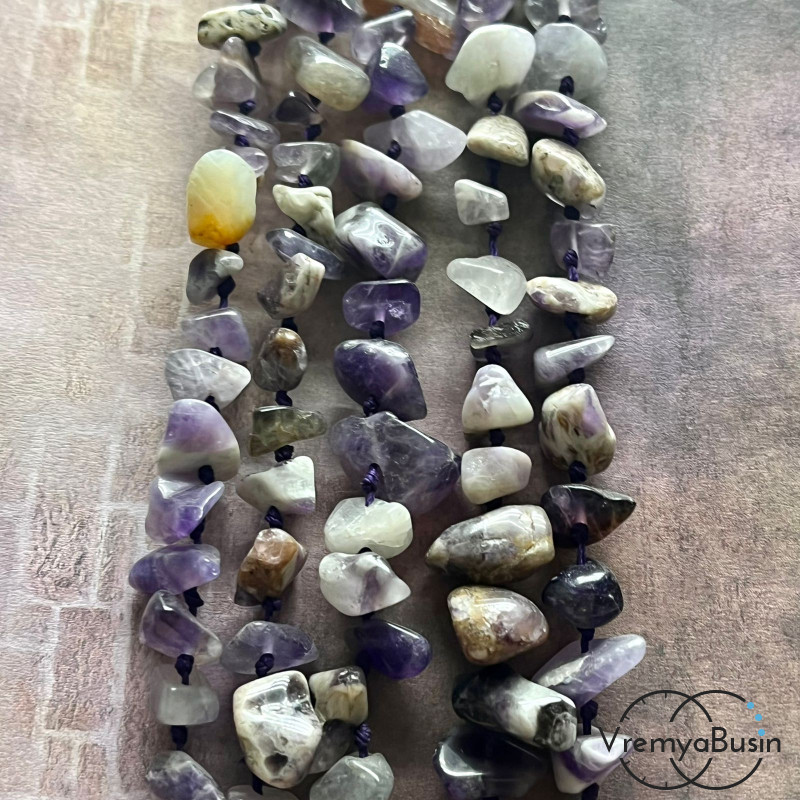 Аметист. Крупная каменная крошка (нить ок. 120 см.)
