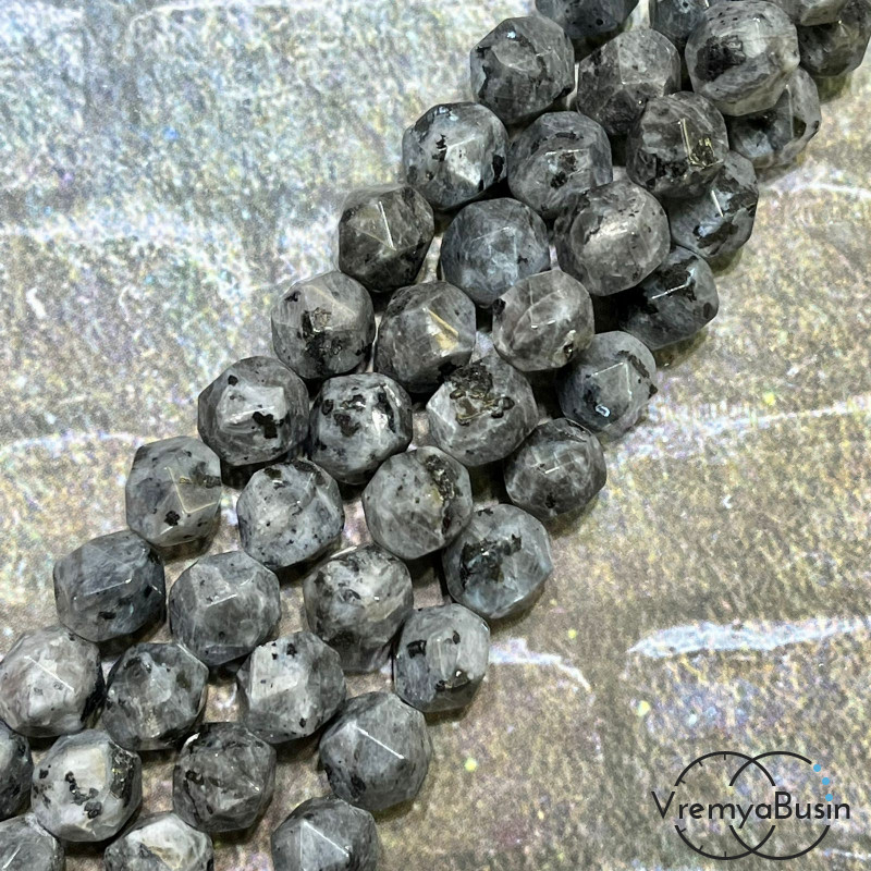 Ларвикит, черный лабрадор, бусины треугольной огранки, 10 мм (1/2 нити, ок. 19 шт.)