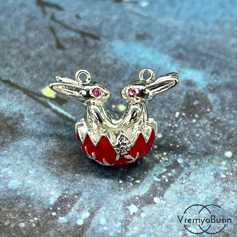 Подвеска с эмалью «Зайчики», 20х15х12 мм, латунь с родиевым покрытием (1 шт.)