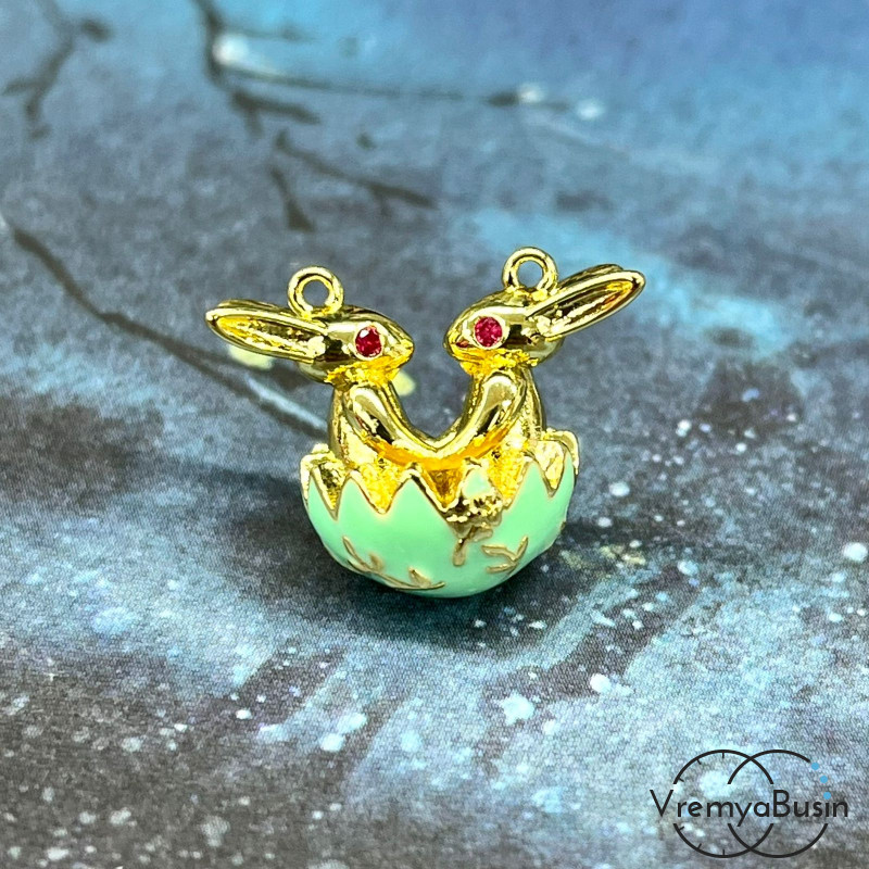 Подвеска с эмалью «Зайчики», 20х15х12 мм,  латунь с позолотой (1 шт.)