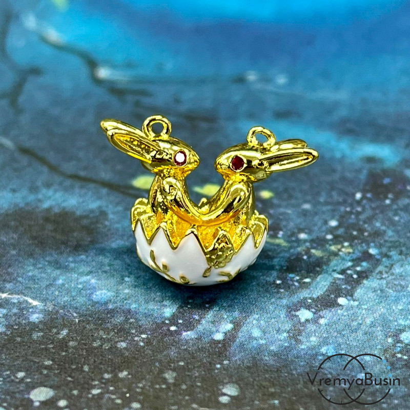 Подвеска с эмалью «Зайчики», 20х15х12 мм,  латунь с позолотой (1 шт.)