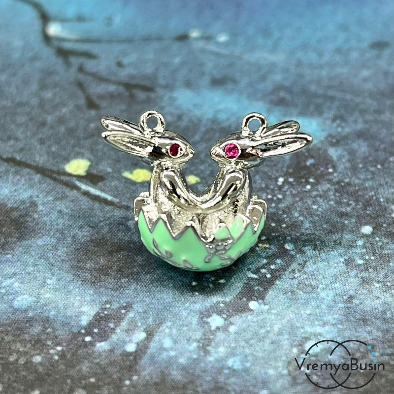 Подвеска с эмалью «Зайчики», 20х15х12 мм, латунь с родиевым покрытием (1 шт.)