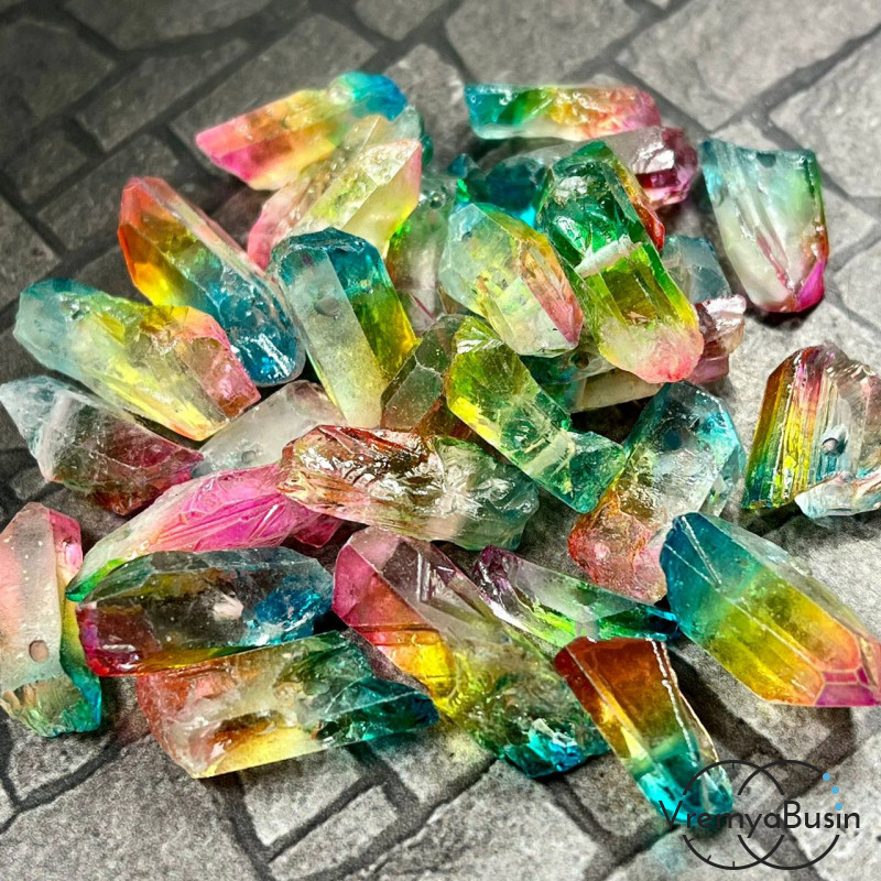 Кварц мелкие кристаллы, ср.размер 6х20 мм, цв. радужный  (1 шт.)