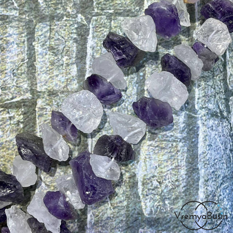 Аметист / Горный хрусталь, необработанные сколы кусочки, разм. ок. 6х15 мм  (1/2 нити, ок. 20  шт.)