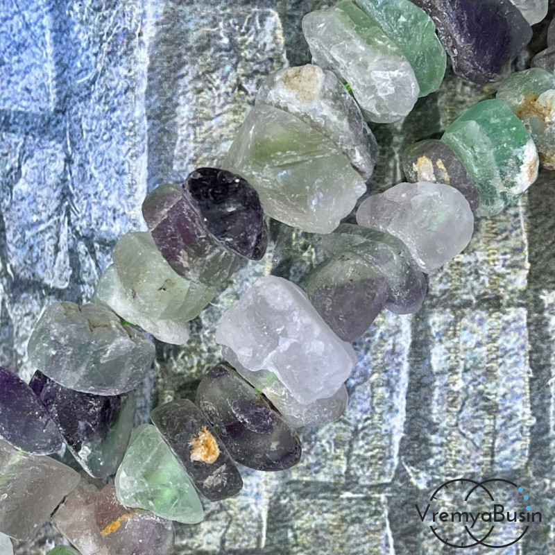 Флюорит, необработанные сколы кусочки, разм. ок. 6х15 мм  (1/2 нити, ок. 20  шт.)