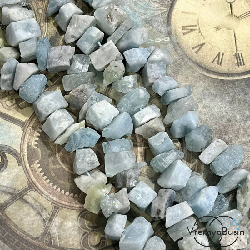 Аквамарин, бусины сколы необработанного камня (1/2 нити, ок. 24 шт.)