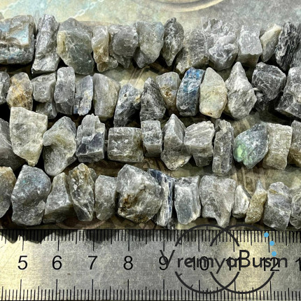 Лабрадор, бусины сколы необработанного камня (1/2 нити, ок. 27 шт.)