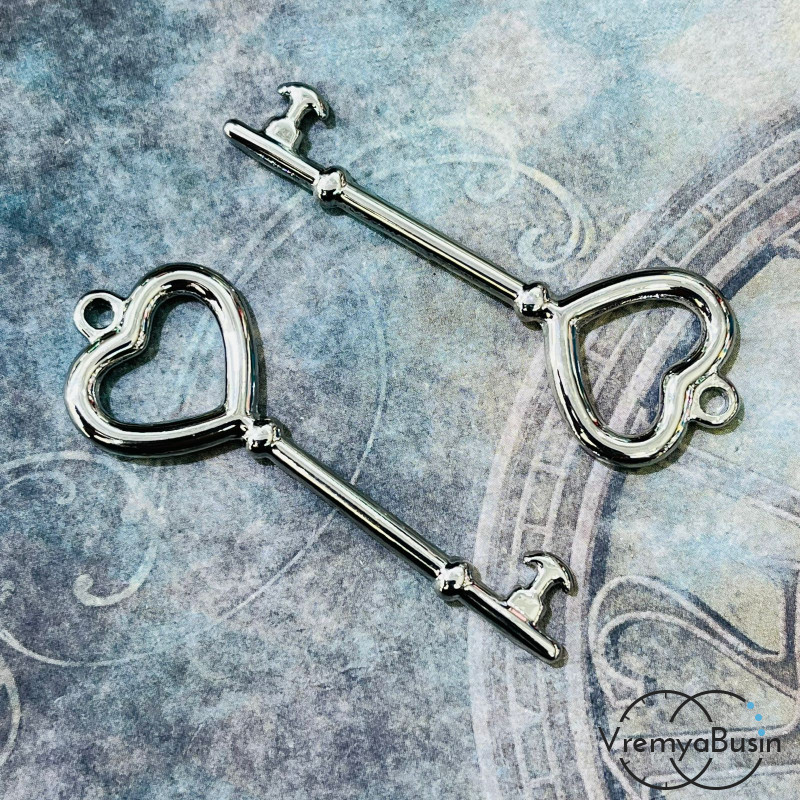 Подвеска "Ключ сердце", 16х50 мм, из латуни с родиевым покрытием (1 шт.)