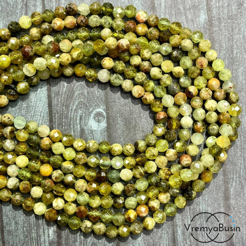 Зеленый гранат, гроссуляр. Бусины шарики 6 мм с ювелирной огранкой (1/2 нити, ок. 32 шт.)