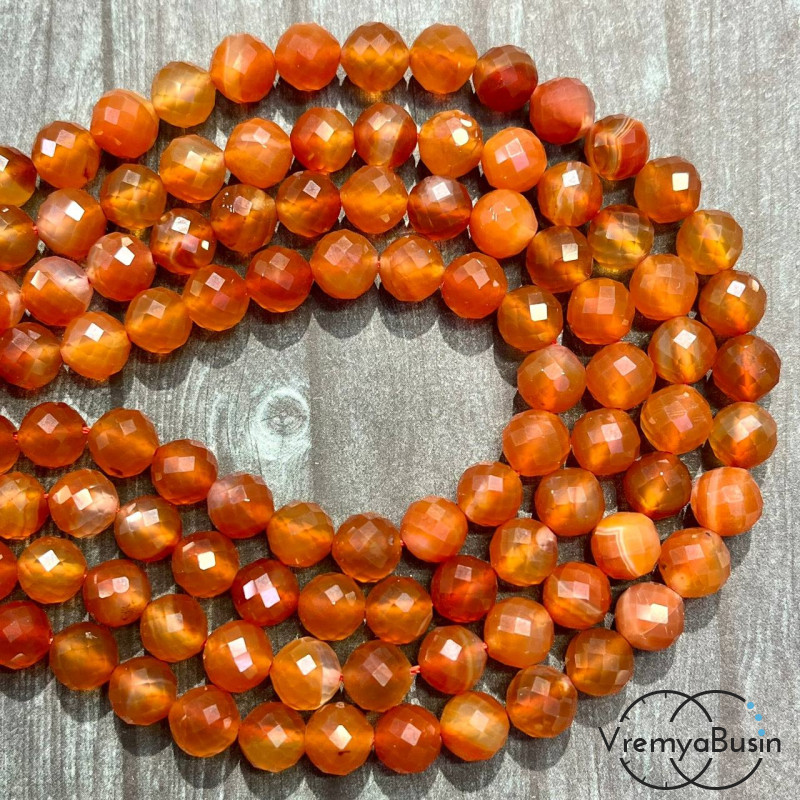 Сердолик. Бусины шарики 8 мм с ювелирной огранкой (1/2 нити, ок. 24 шт.)