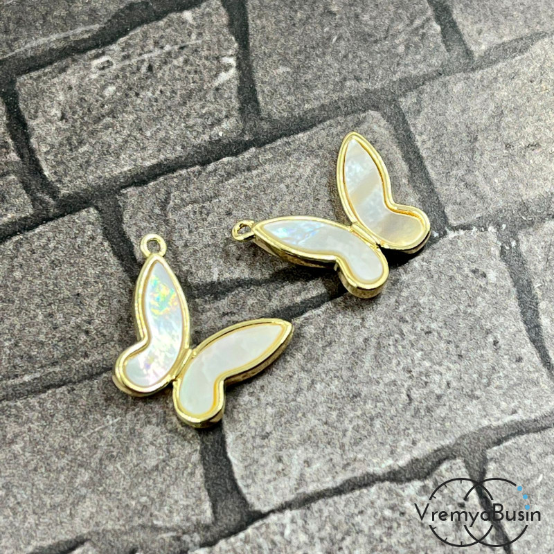 Подвеска с перламутром, бабочка 15х16 мм, латунь с позолотой (1 шт.)