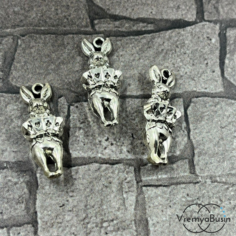 Заяц с картами. Подвеска металлическая, 9х23 мм, цв. серебро (1 шт.)