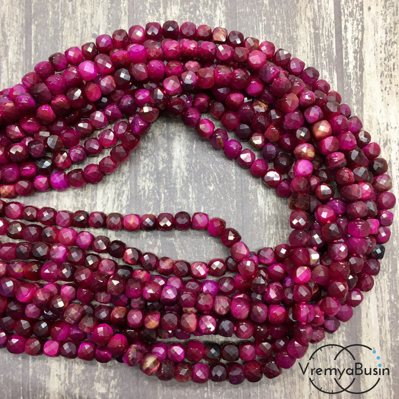 Тигровый глаз натур., тонир. цв. малиновый, кубик с ювелирной огранкой,     5х5  мм (1/2 нити, ок.   37    шт.)