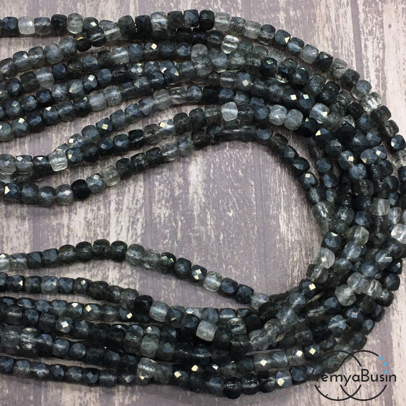 Рутиловый кварц, кубик с ювелирной огранкой,    5х5   мм (1/2 нити, ок.  37     шт.)