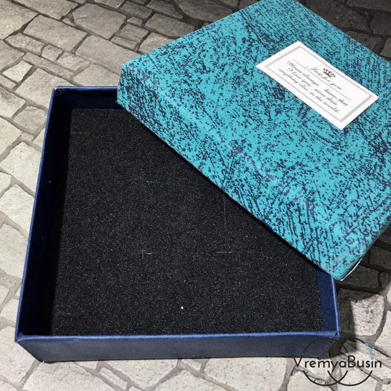 Коробочка подарочная квадратная 9х9х3 см (1 шт.)