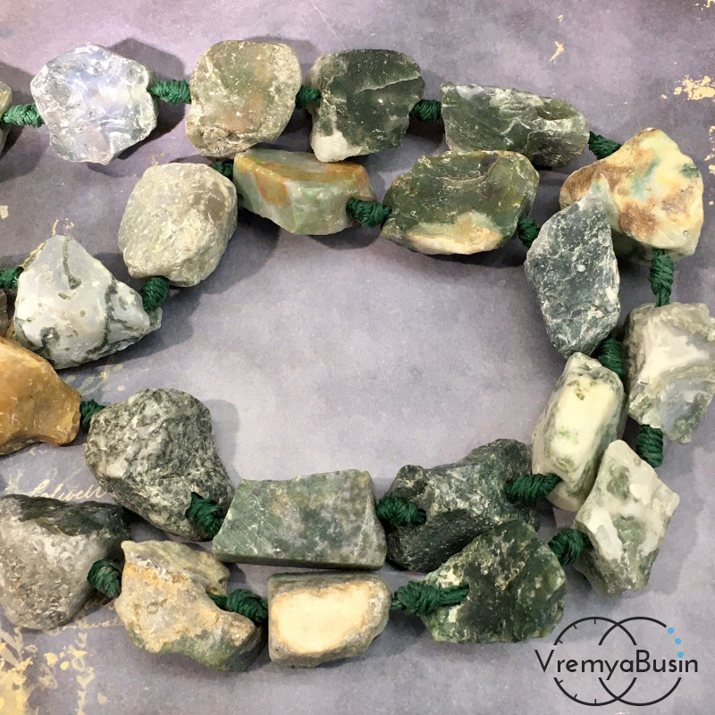 Яшма индийская зеленая, крупные кусочки необработанного камня (1/2 нити, ок.  7-8    шт.)