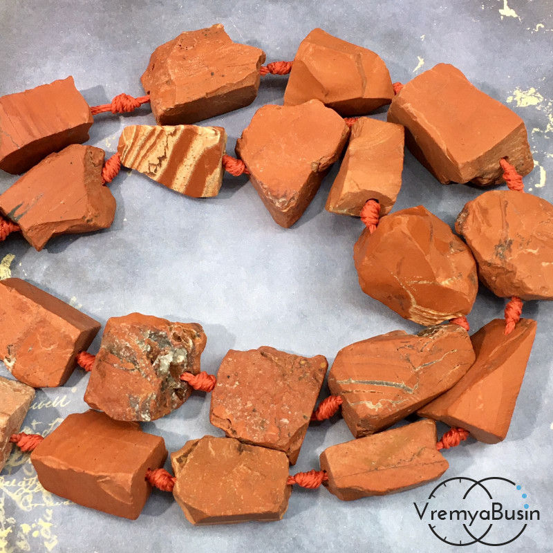 Яшма красная, крупные кусочки необработанного камня (1/2 нити, ок.    7-8  шт.)