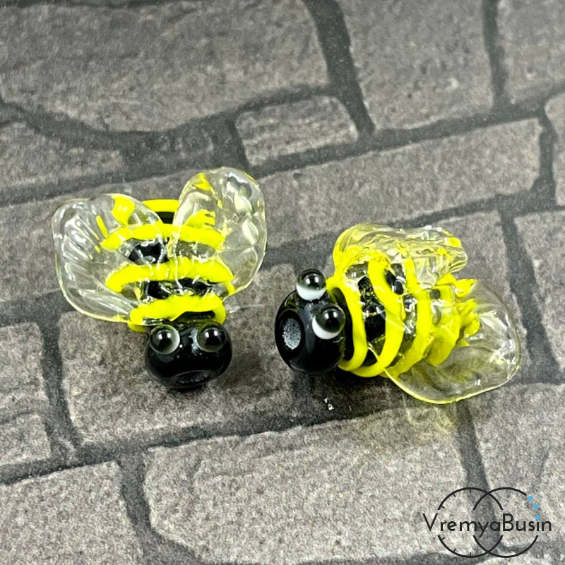 Бусина ручной работы "Пчела", 14х16 мм, лэмпворк из стекла (1 шт.)