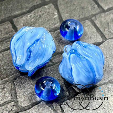 Бусина ручной работы "Цветы", 17х20 мм, лэмпворк из стекла, цв. голубой (1 шт.)